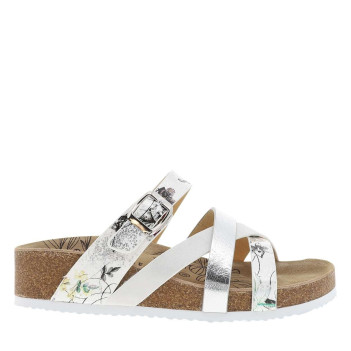 Mules blanches à talon plat...