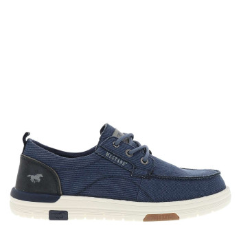 Baskets bleus avec un talon...